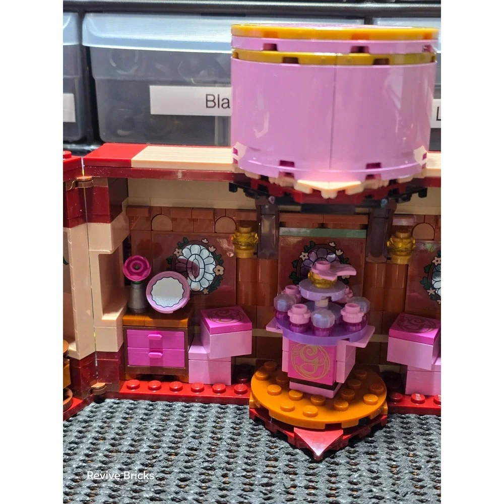 LEGO Wicked: Glinda & Elphaba's Dormitory (75683) 100% Complete With Minifigures